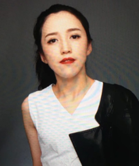 何靖 